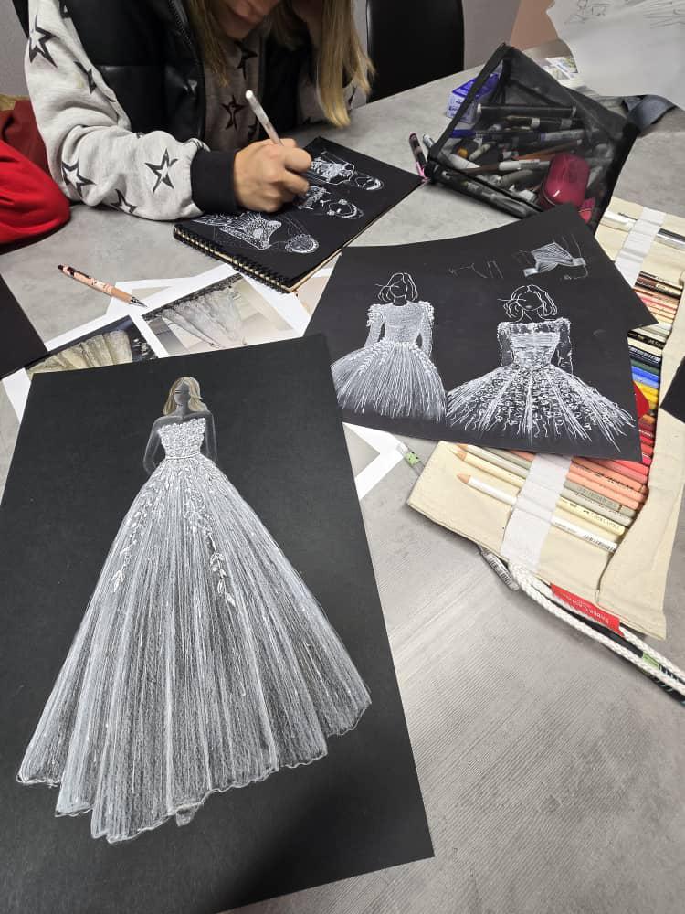 دوره مقدماتی طراحی لباس